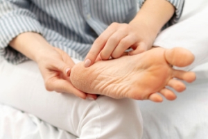 External Causes and Medical Factors Related to Cracked Heels